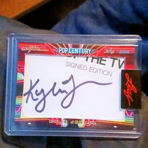 Kylie Jenner cut signature
